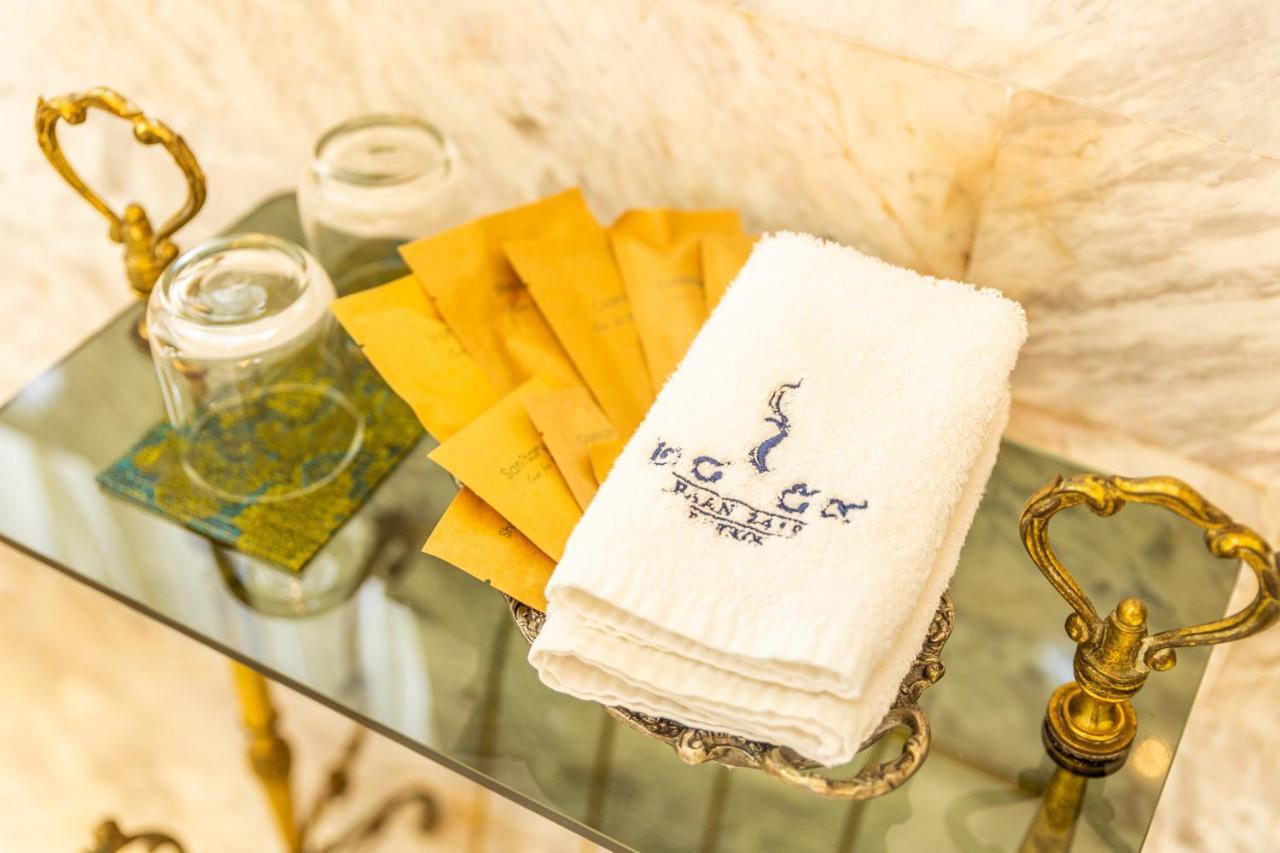 Baan 2459 Heritage House Банкок Екстериор снимка