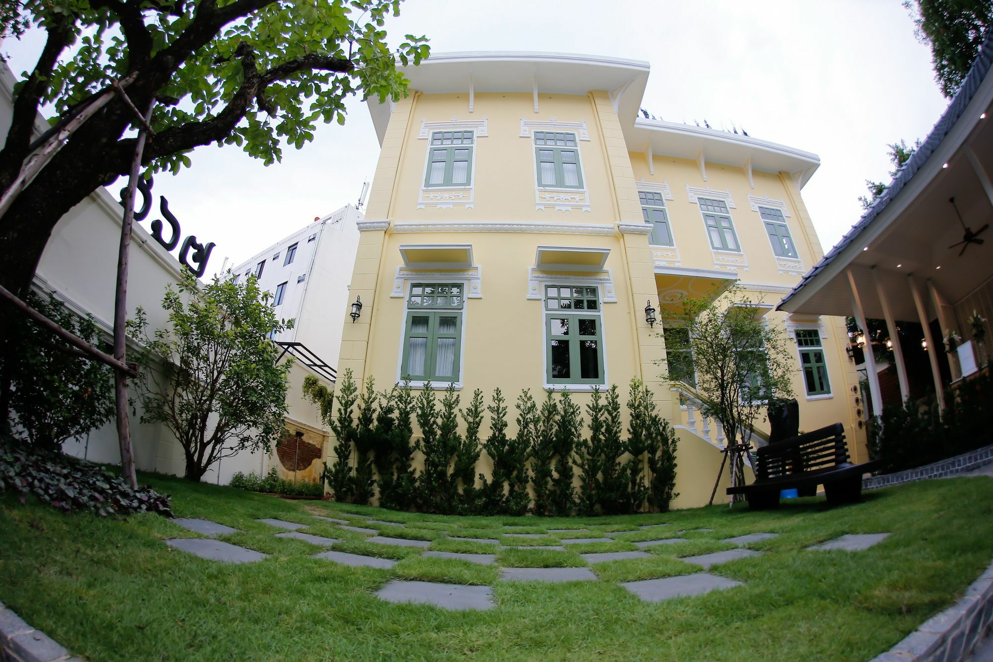 Baan 2459 Heritage House Банкок Екстериор снимка